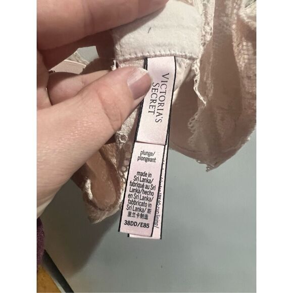 Victoria’s Secret Plunge Lace Bra Woman’s Size 38DD - Picture 9 of 11